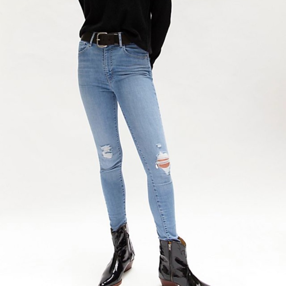 Levi’s mile high rise jeans! NWT